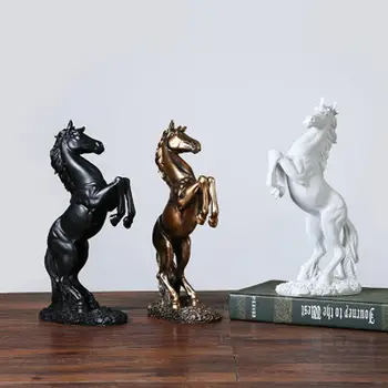 Европейская смола Лошадь Статуя Украшение Гостиная Офис Орнамент Лошадь Фигура Домашние аксессуары Лошадь Скульптура Современное искусство