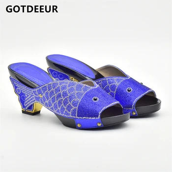  Королевский синий цвет Итальянские женские сандалии Обувь для вечеринки Африканская свадьба Низкие каблуки Скольжение на женских туфлях-лодочках Высококачественная свадебная обувь