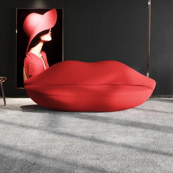 персонализированный креативный магазин одежды странной формы магазин женской одежды зона отдыха ресепшн красный диван в форме губ