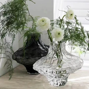 текстурированная прозрачная дымчато-серая неправильная стеклянная ваза в скандинавском стиле украшения для дома
